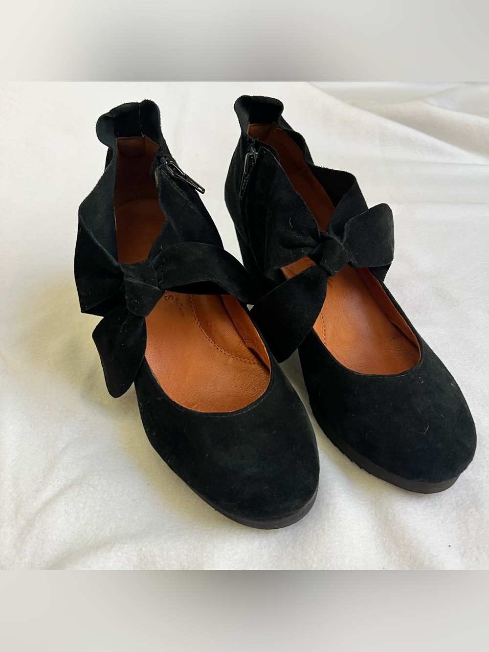 GENTLE SOULS by KENNETH COLE wedge
